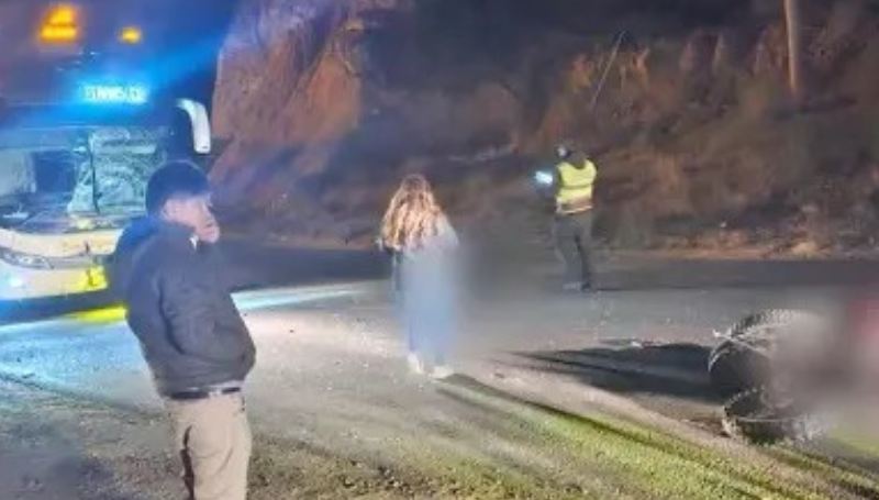 Dos personas mueren al chocar de frente contra un bus…