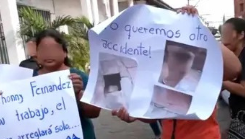 “Nuestra escuelita se cae a pedazos”: padres protestan por el…