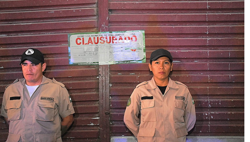 CLAUSURAN LOCALES Y ARRESTAN PERSONAS EN OPERATIVO NOCTURNO EN SANTA…