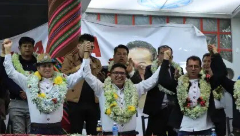 Lara arremete contra “corruptos” y dice que los derrotarán en…