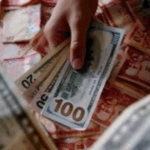 Alivio en el mercado: dólar paralelo baja a Bs 10.81 a días del…