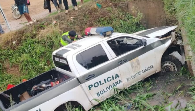 Cuatro Cañadas | Patrulla policial abandonada: ocupantes huyen del lugar