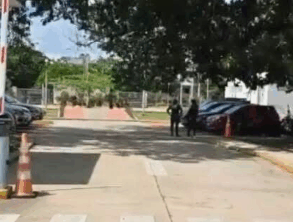 Fiscalía y Policía allanan oficinas de YPFB en Santa Cruz