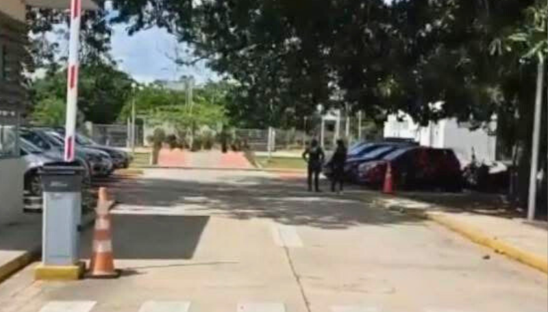 Fiscalía y Policía allanan oficinas de YPFB en Santa Cruz