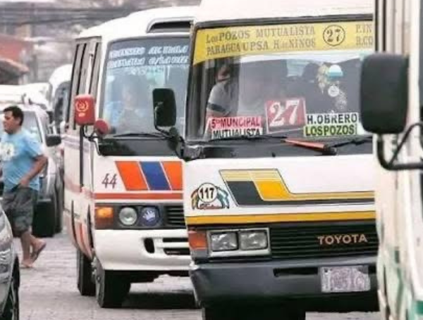 PASAJES SUBEN EN SANTA CRUZ: ADULTOS PAGAN Bs 5, ESTUDIANTES Bs 2 Y MENORES Bs 1