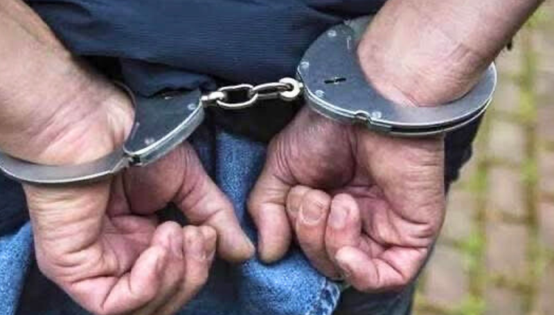 ABANDONAN A UN APREHENDIDO EN UNA CLÍNICA Y ÉL REGRESA…