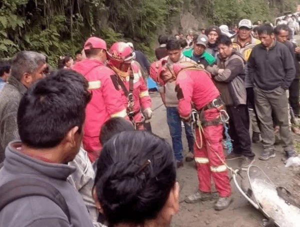 Yungas | Varios fallecidos y heridos deja el accidente en el sector del «Velo de la Novia»