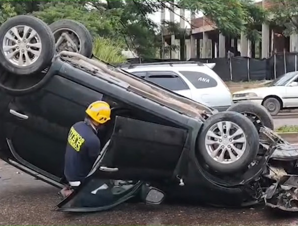 Aparatoso accidente en la doble vía a La Guardia