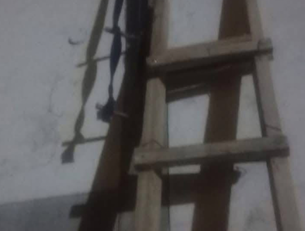 Dos reclusos brasileños de alta peligrosidad escapan del penal de Chonchocoro utilizando una escalera