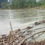 Hallan sin vida a uno de los dos adolescentes arrastrados por un río…