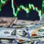 ¿Por qué cayó el dólar a su nivel más bajo en 4 años…