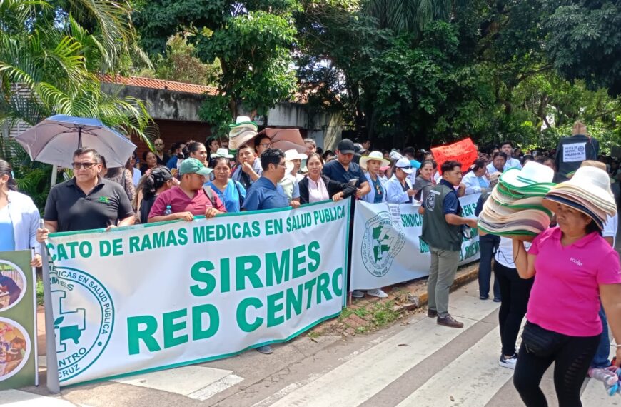 Trabajadores de salud realizan mitin y mantienen paro de 48&hellip;