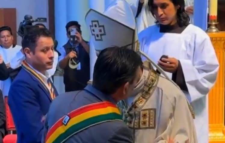 ¡ENCUENTRO SORPRESA! PAZ Y LARA COINCIDEN EN EL ALTAR DURANTE&hellip;