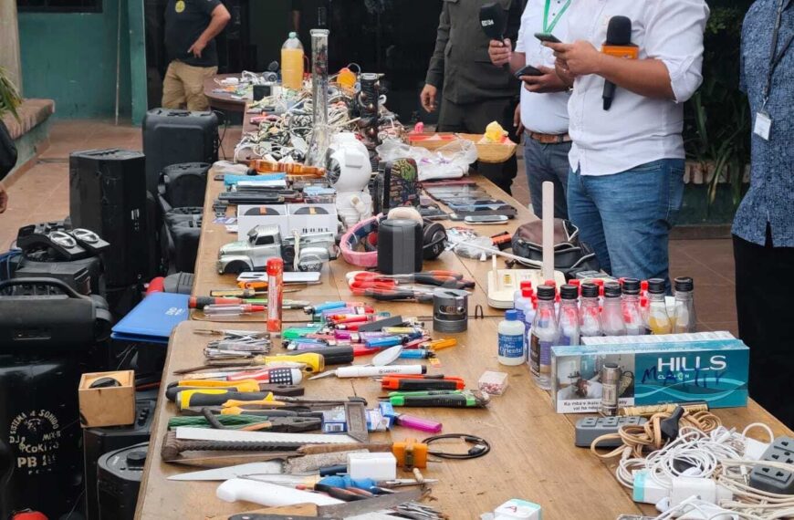 DECOMISAN CELULARES, ARMAS BLANCAS Y SUSTANCIAS EN REQUISA EN PALMASOLA