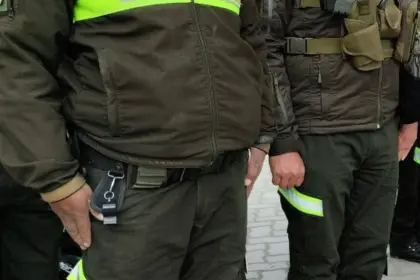 Acusan a dos policías de cobrar Bs 1.500 por QR para evitar arresto en La Paz