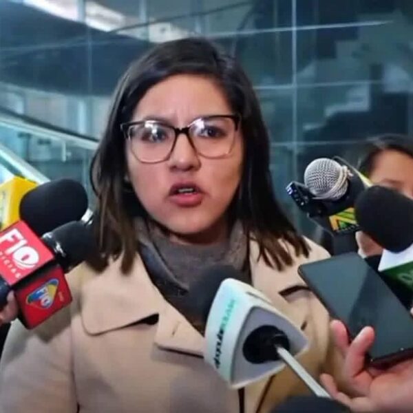 Diputada alerta que el “caso maletas” pierde impulso y cuestiona salida de implicada con arraigo