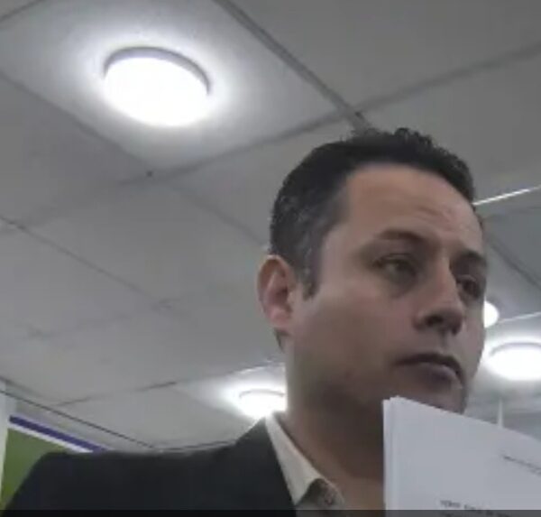 Lara denuncia impedimento policial para ingresar a YPFB en La Paz