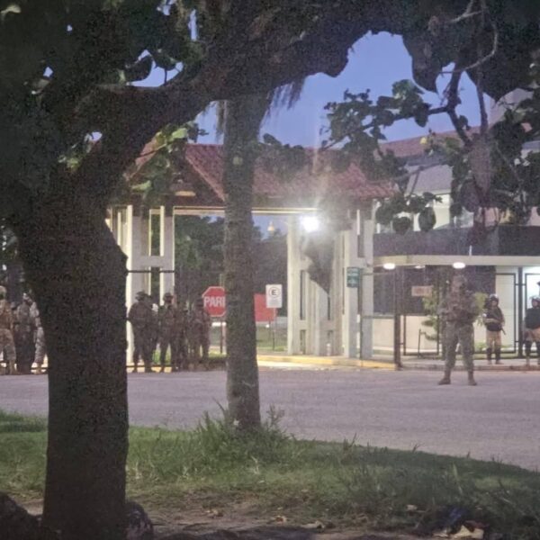 Fuerte presencia militar en YPFB Santa Cruz y expectativa por anuncio presidencial