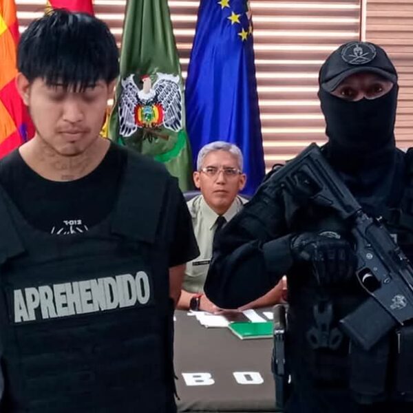 Aprehenden a implicado en robo agravado en surtidor de la avenida Banzer