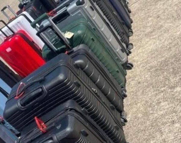 Imputan por narcotráfico a extranjero que llegó con 32 maletas y desapareció en Santa Cruz