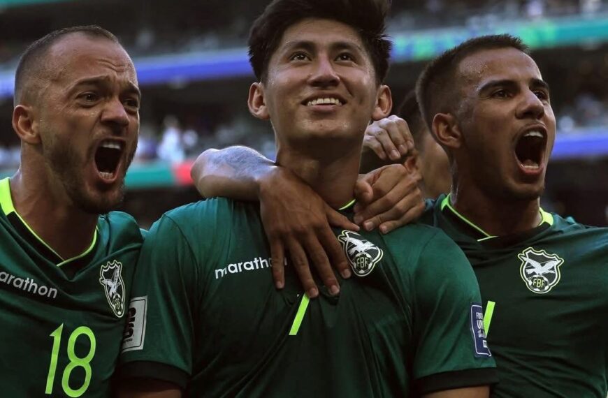 Bolivia derrota 2-1 a Surinam y avanza en el repechaje