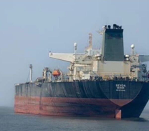 32 países acuerdan liberar reservas de petróleo ante bloqueo del estrecho de Ormuz