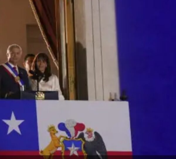 Kast firma decretos para reforzar control fronterizo con Bolivia y Perú