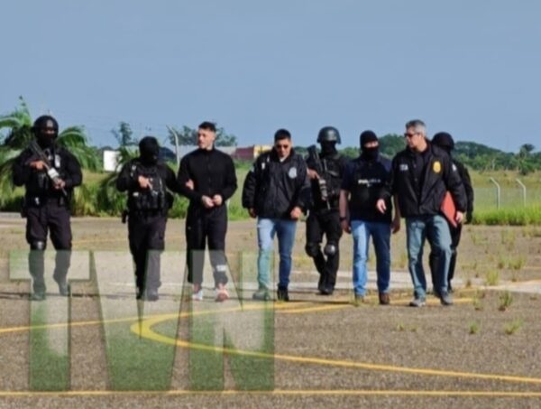 Nuevas imágenes muestran el traslado de Sebastián Marset al avión en Santa Cruz