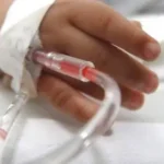 NIÑO DE 7 AÑOS CAE DE CABEZA EN SU COLEGIO, SUFRE INFLAMACIÓN CEREBRAL…