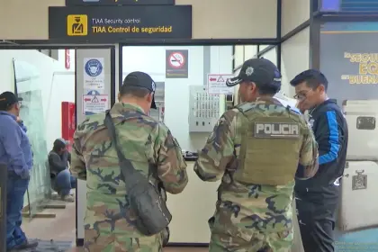 Mujer es aprehendida en aeropuerto Jorge Wilstermann tras intentar transportar un arma en su equipaje