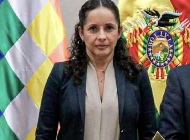 Renuncia la presidenta de YPFB a semanas de asumir el&hellip;