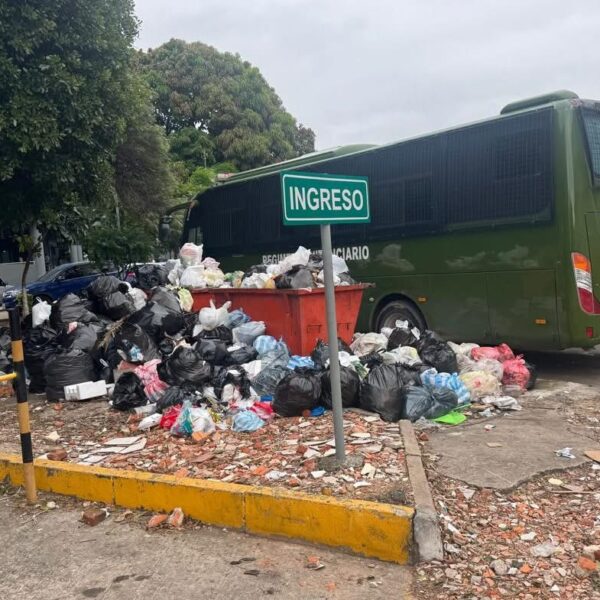 Basura en el Palacio de Justicia genera críticas en la recta final de la gestión municipal