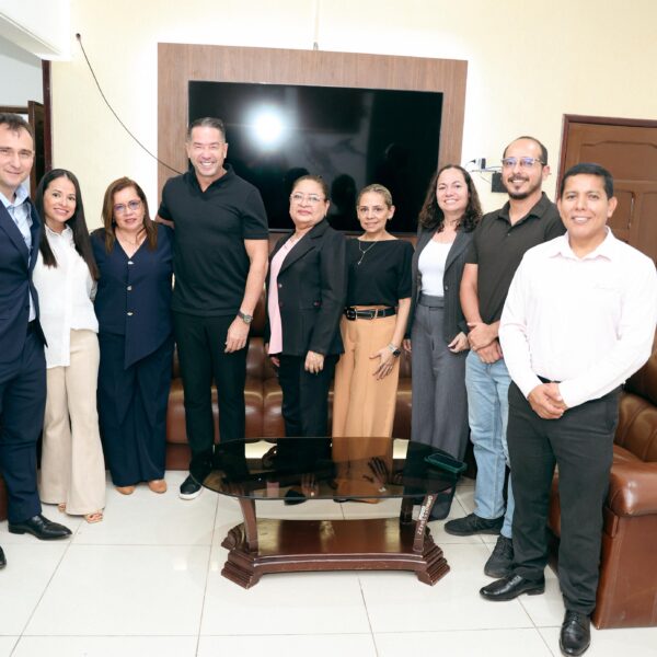 Mario Cronenbold posesiona a su gabinete municipal