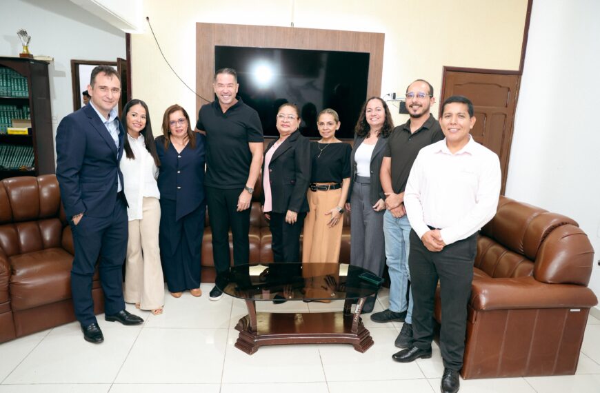 Mario Cronenbold posesiona a su gabinete municipal