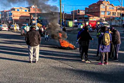 La Paz queda cercada por bloqueos de sectores campesinos que&hellip;