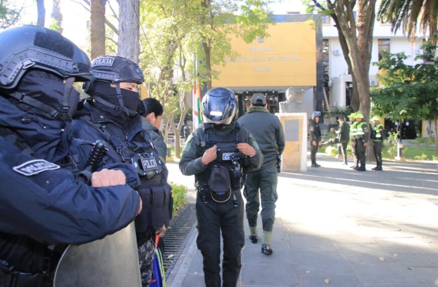 Fuerte resguardo policial en Tarija tras declaratoria de rebeldía contra…