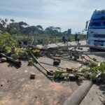 Maestros instalan bloqueo en el Puente Ichilo