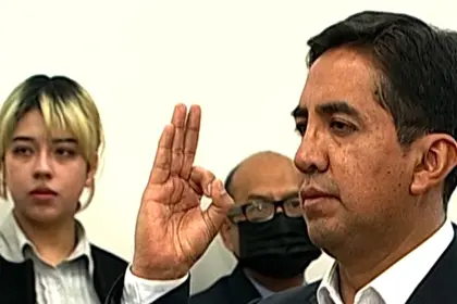 Rodrigo Paz posesiona a Williams Bascopé como nuevo ministro de Trabajo