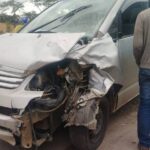 POBLADORES DE YAPACANÍ QUEMAN VEHÍCULO DE LA FELCN TRAS TRÁGICO ACCIDENTE