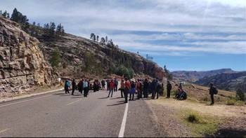 Bolivia continúa cercada: persisten más de 50 bloqueos en 7&hellip;