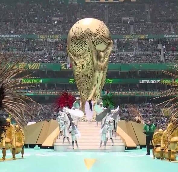El Estadio Azteca deslumbra en la ceremonia inaugural del Mundial…