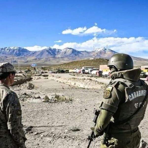 Chile devuelve a cinco militares bolivianos, pero mantiene retenido armamento y un vehículo militar