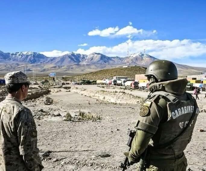Chile devuelve a cinco militares bolivianos, pero mantiene retenido armamento y un vehículo militar