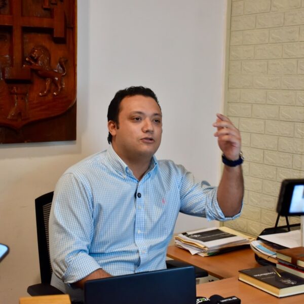 Concejal Antelo cuestiona a dirigente sindical y anuncia fiscalización al personal de salud