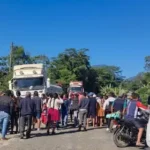 Vecinos bloquean la carretera Cochabamba–Santa Cruz en Cristal Mayu pese al Estado de…