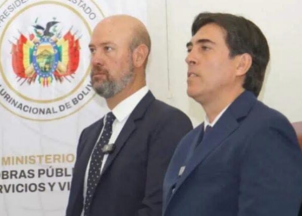 Gobierno destituye al gerente de BoA tras polémica por viaje a Estados Unidos