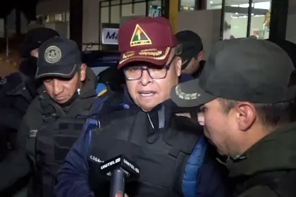 Excomandante Zúñiga llega a La Paz para el inicio del…