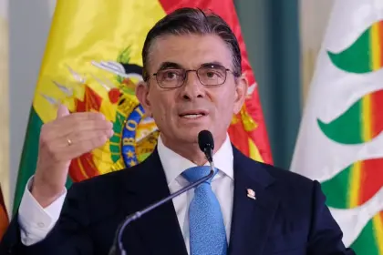 Gobierno promulga el DS 5654 y restringe los descuentos por planilla a funcionarios públicos y jubilados