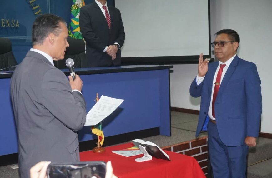 Ernesto Justiniano posesiona a Willy Pozo como nuevo Viceministro de Defensa y Cooperación al Desarrollo Integral