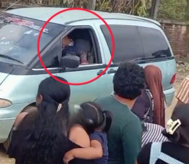 Acribillan a un hombre dentro de su vehículo en Villa Tunari
